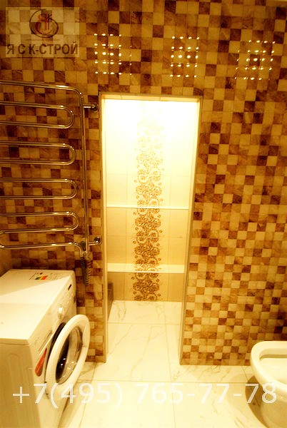 Ремонт маленькой ванной комнаты - место дверей сделали орнамент на стене в котельной